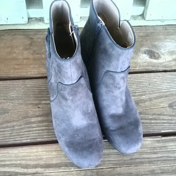 White Mountain Booties - Picture 2 of 6